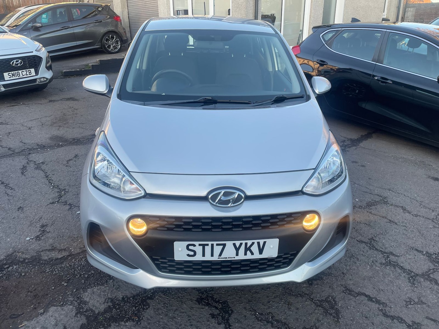 Used Hyundai i10 2017 for sale - 76410439: Photo 2