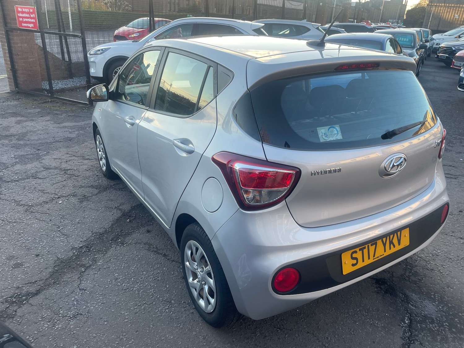 Used Hyundai i10 2017 for sale - 76410439: Photo 6