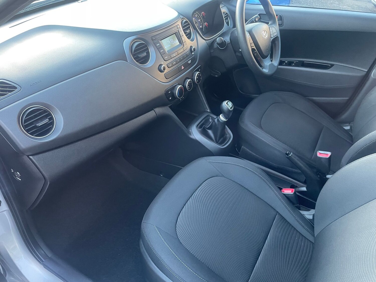 Used Hyundai i10 2017 for sale - 76410439: Photo 9