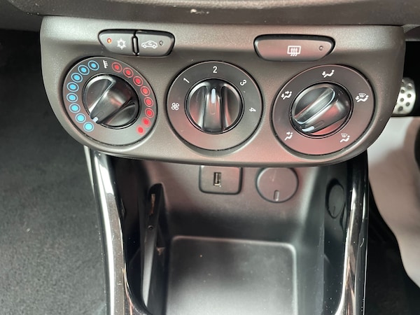 Used Vauxhall ADAM 2017 for sale - 75610538: Photo 10