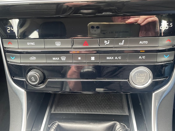 Used Jaguar XE 2017 for sale - 76203669: Photo 15
