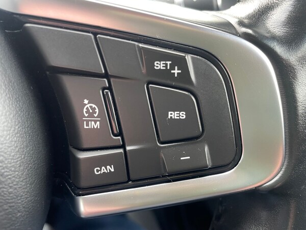Used Jaguar XE 2017 for sale - 76203669: Photo 18
