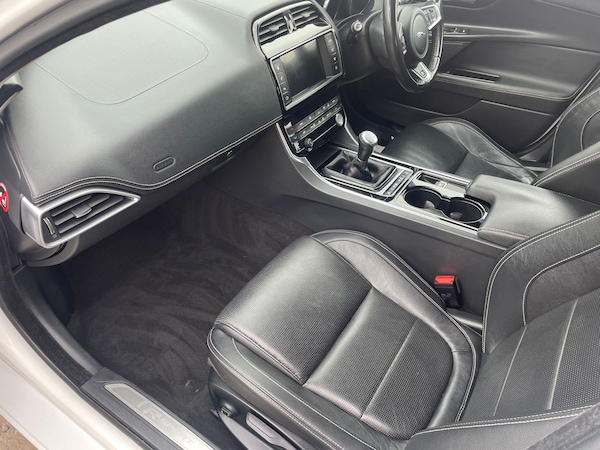 Used Jaguar XE 2017 for sale - 76203669: Photo 9