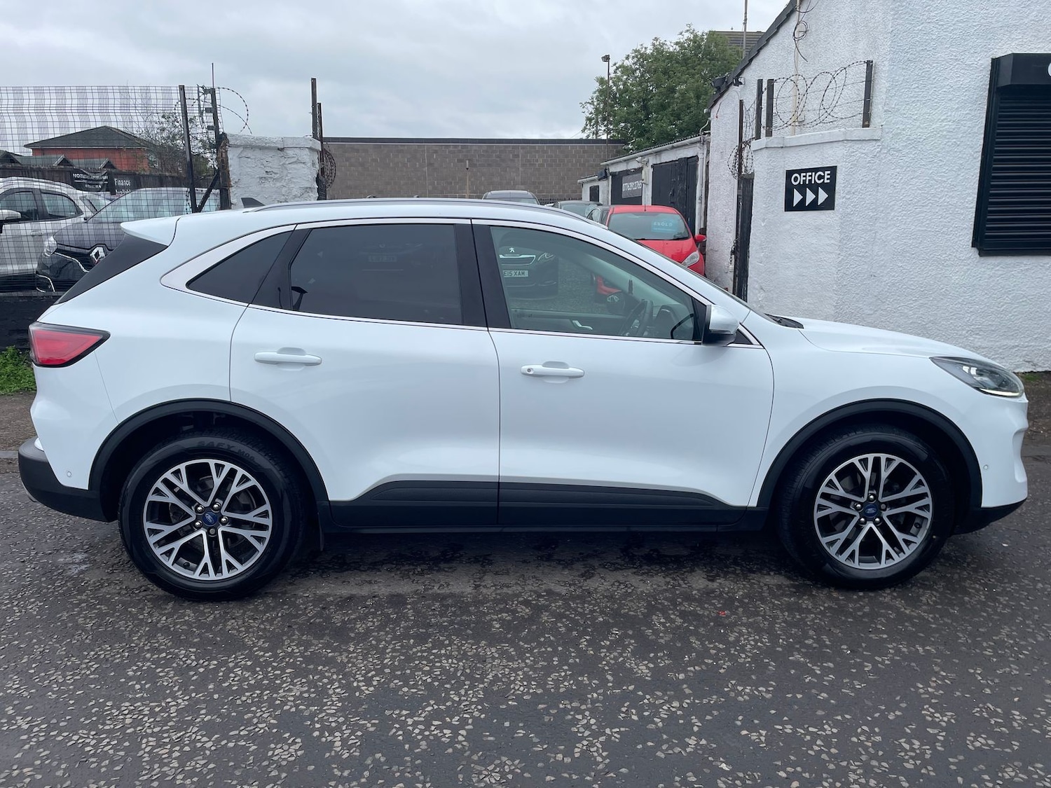 Used Ford Kuga 2020 for sale - 75943478: Photo 3