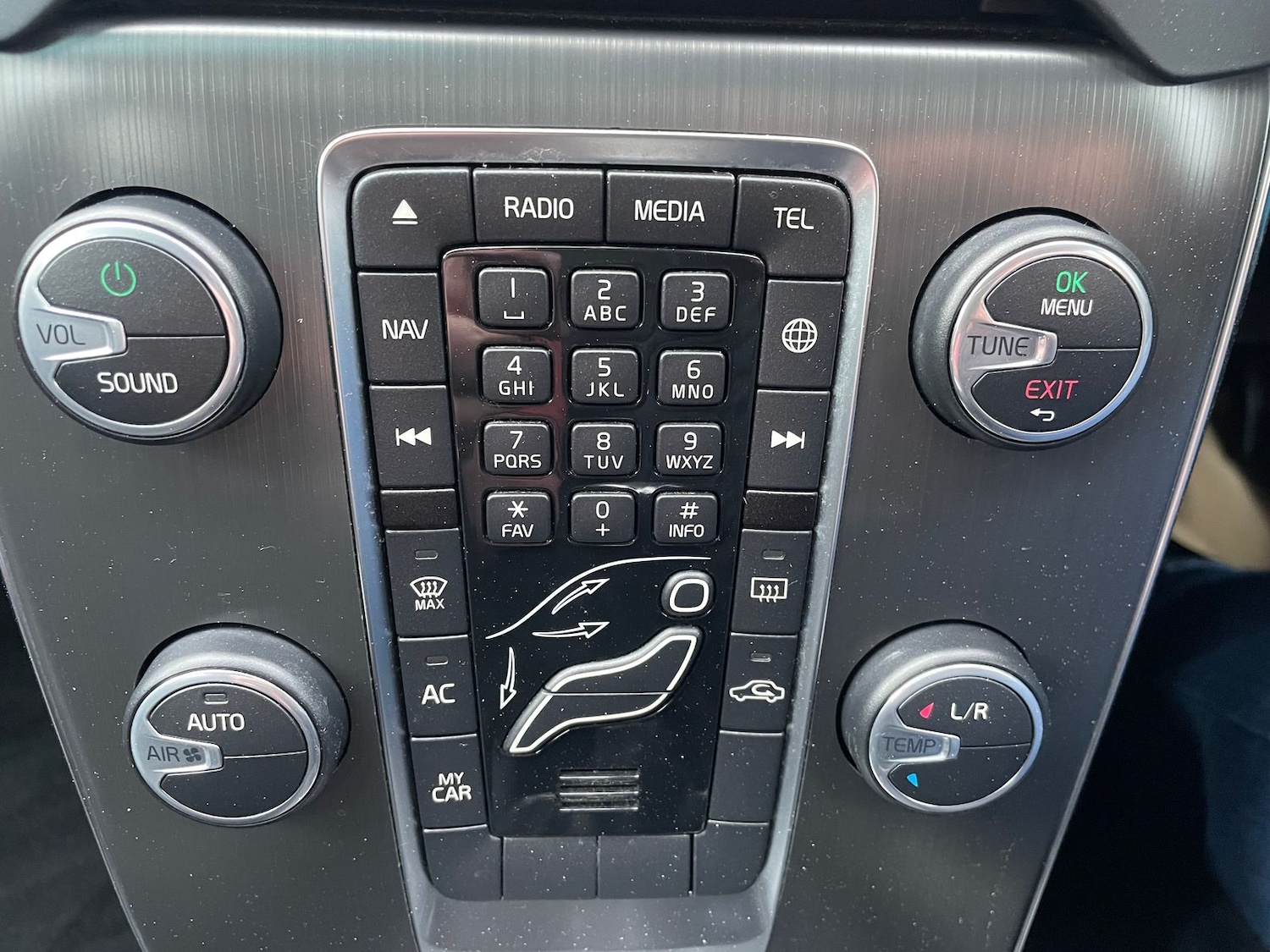 Used Volvo V40 2016 for sale - 76842231: Photo 19