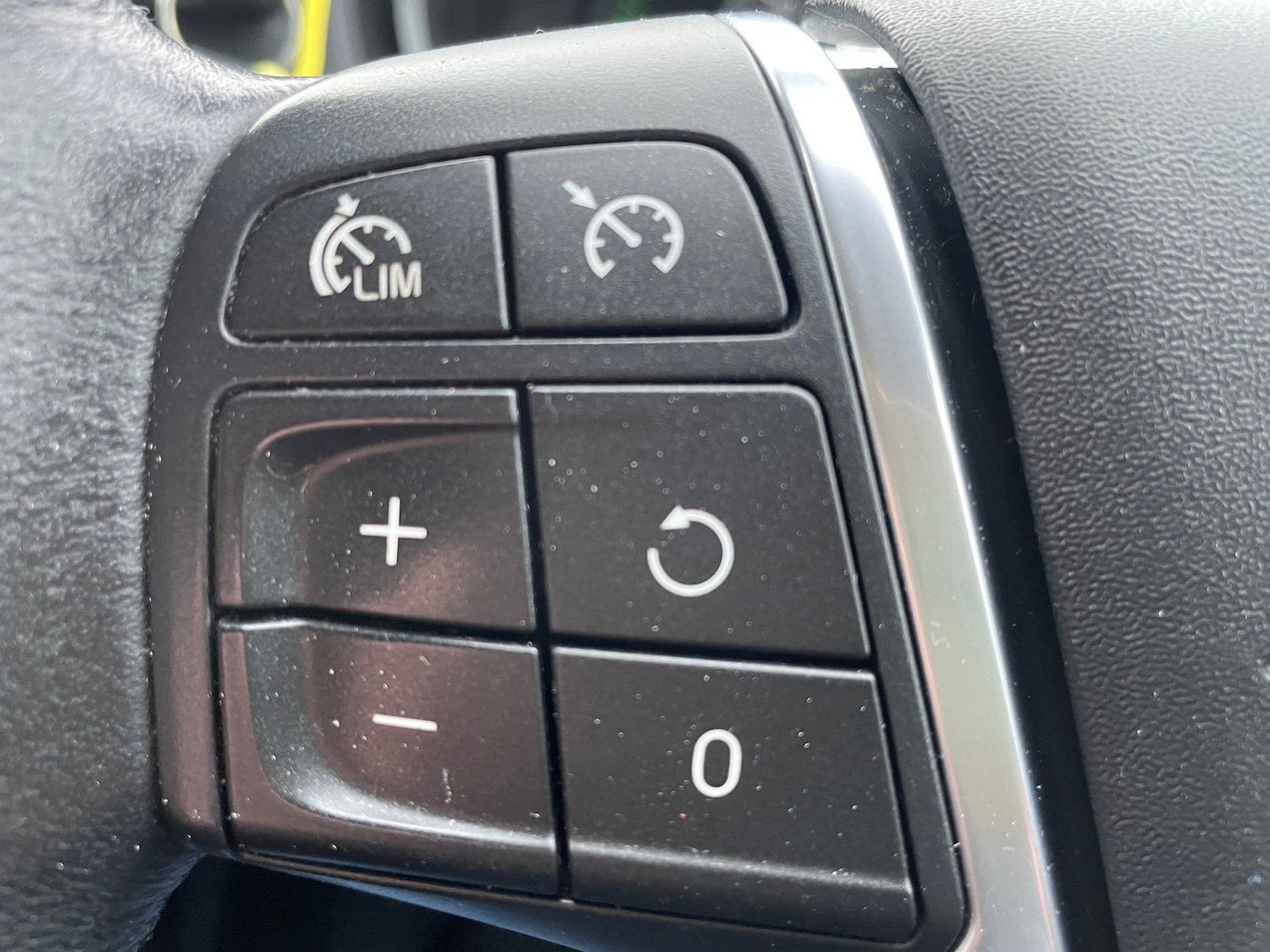 Used Volvo V40 2016 for sale - 76842231: Photo 21