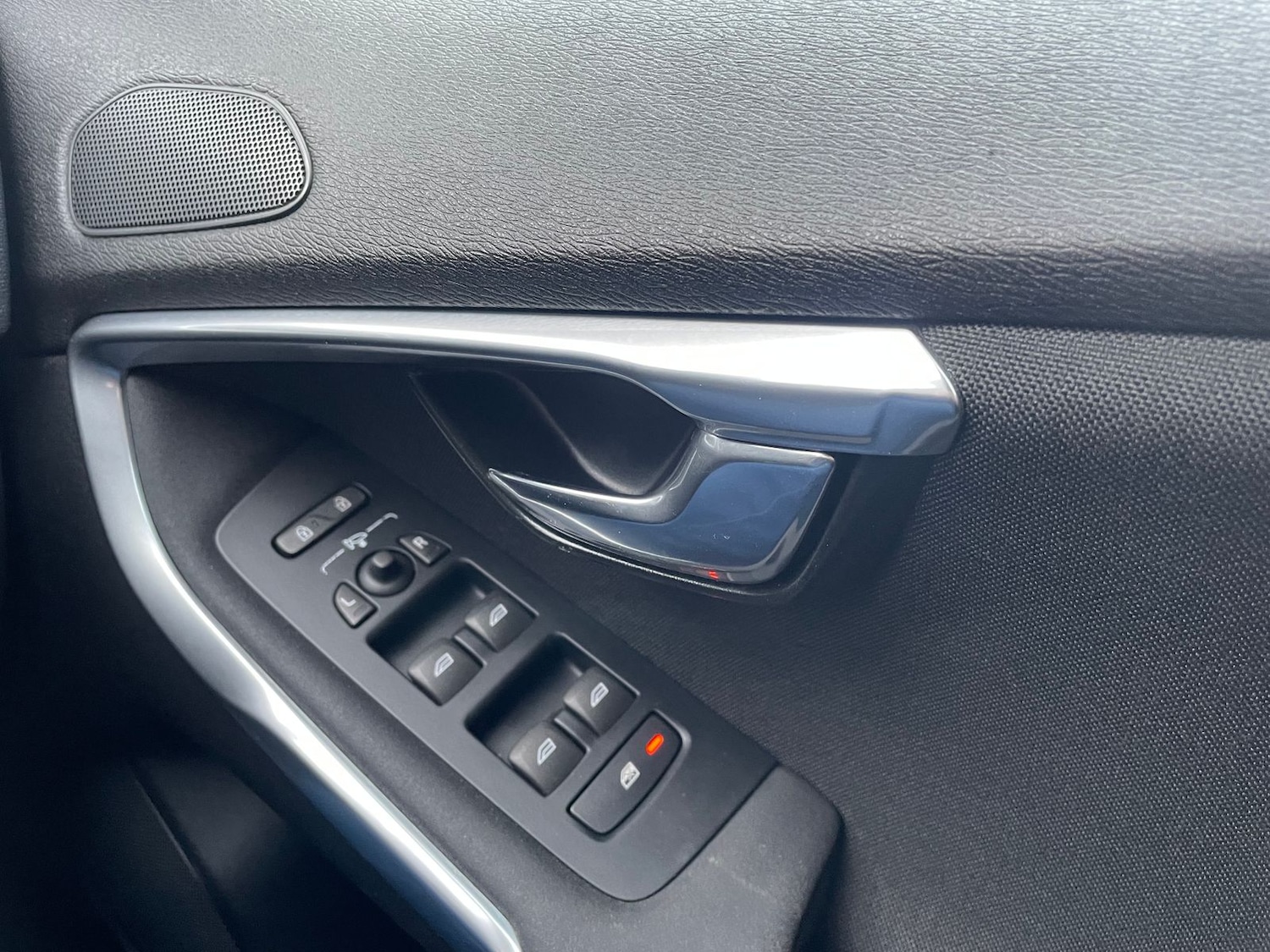 Used Volvo V40 2016 for sale - 76842231: Photo 23