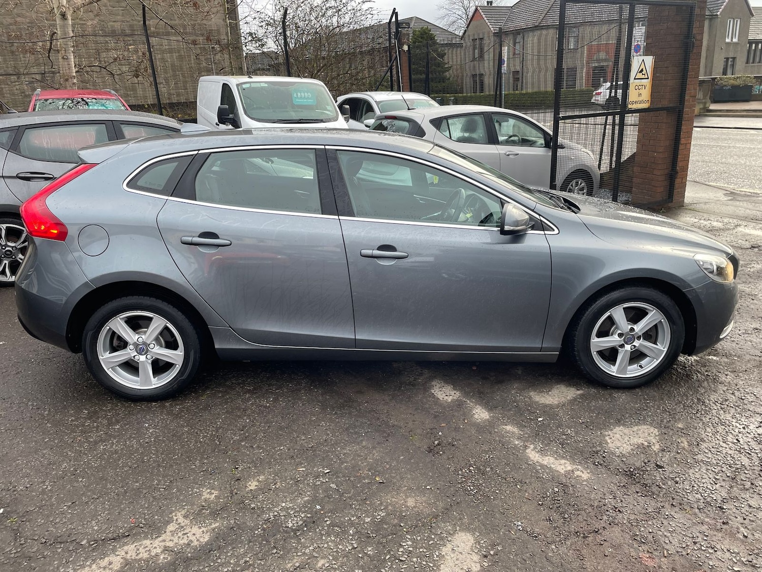 Used Volvo V40 2016 for sale - 76842231: Photo 3