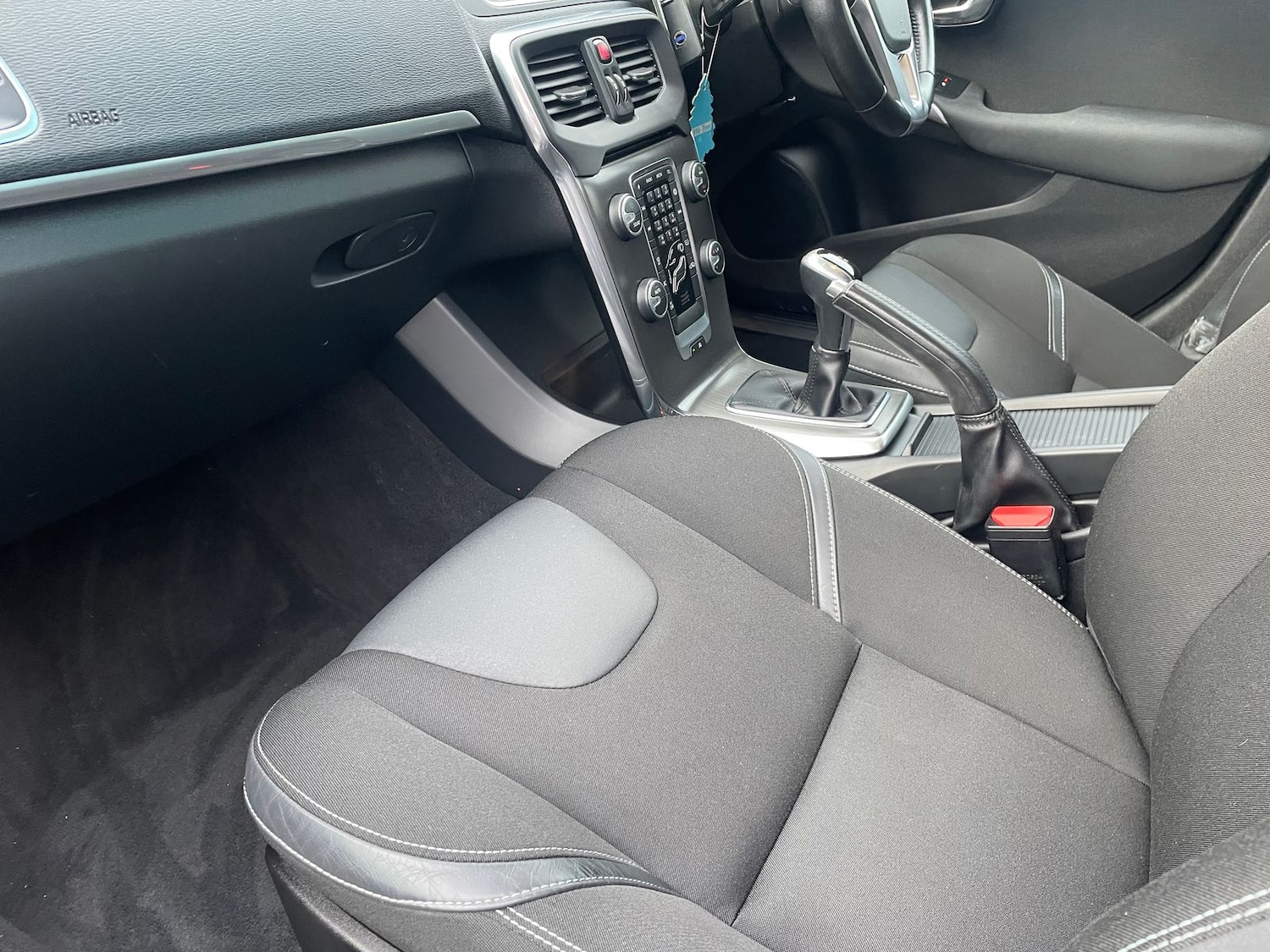 Used Volvo V40 2016 for sale - 76842231: Photo 9