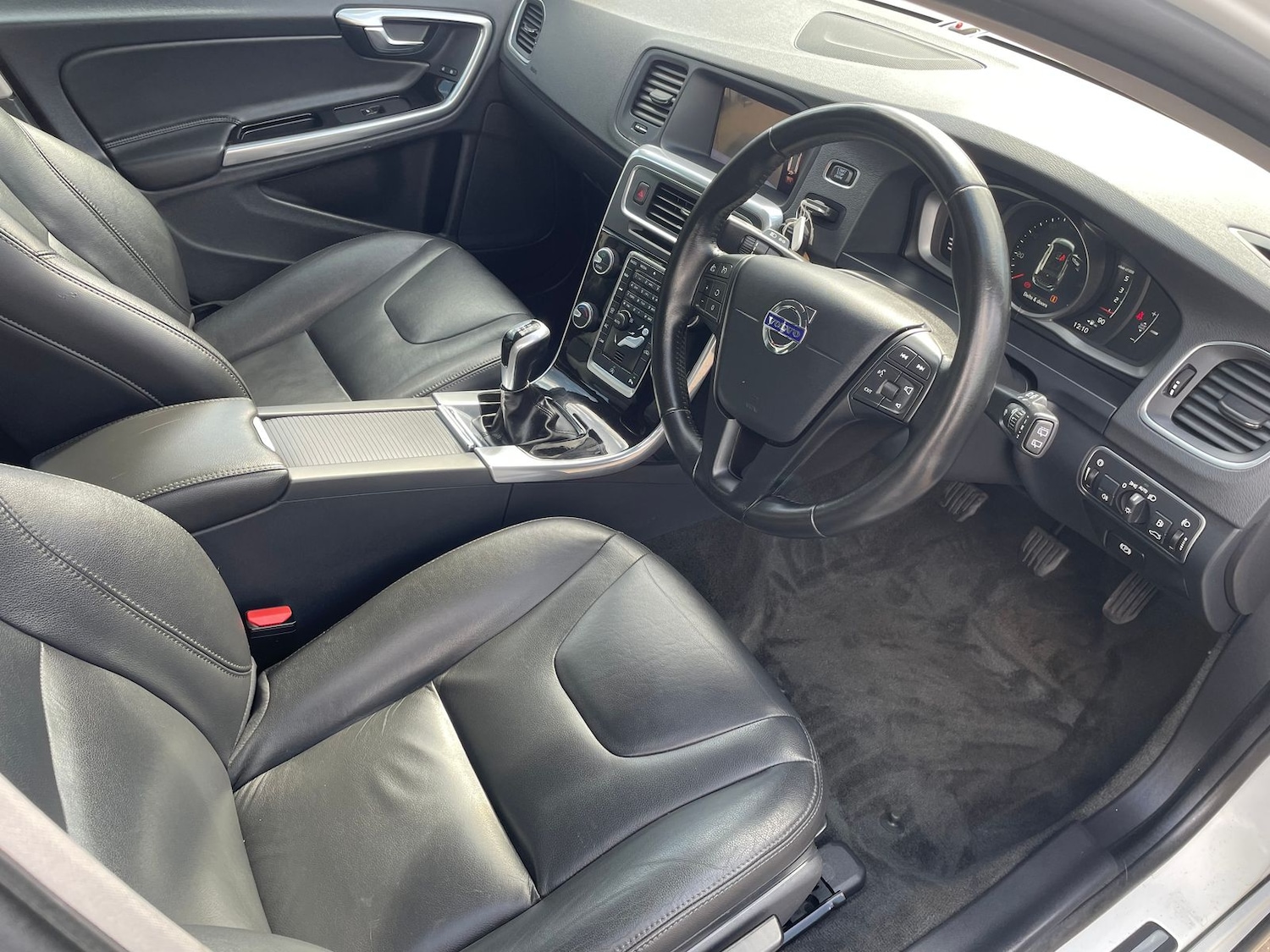 Used Volvo V60 2017 for sale - 78049915: Photo 13