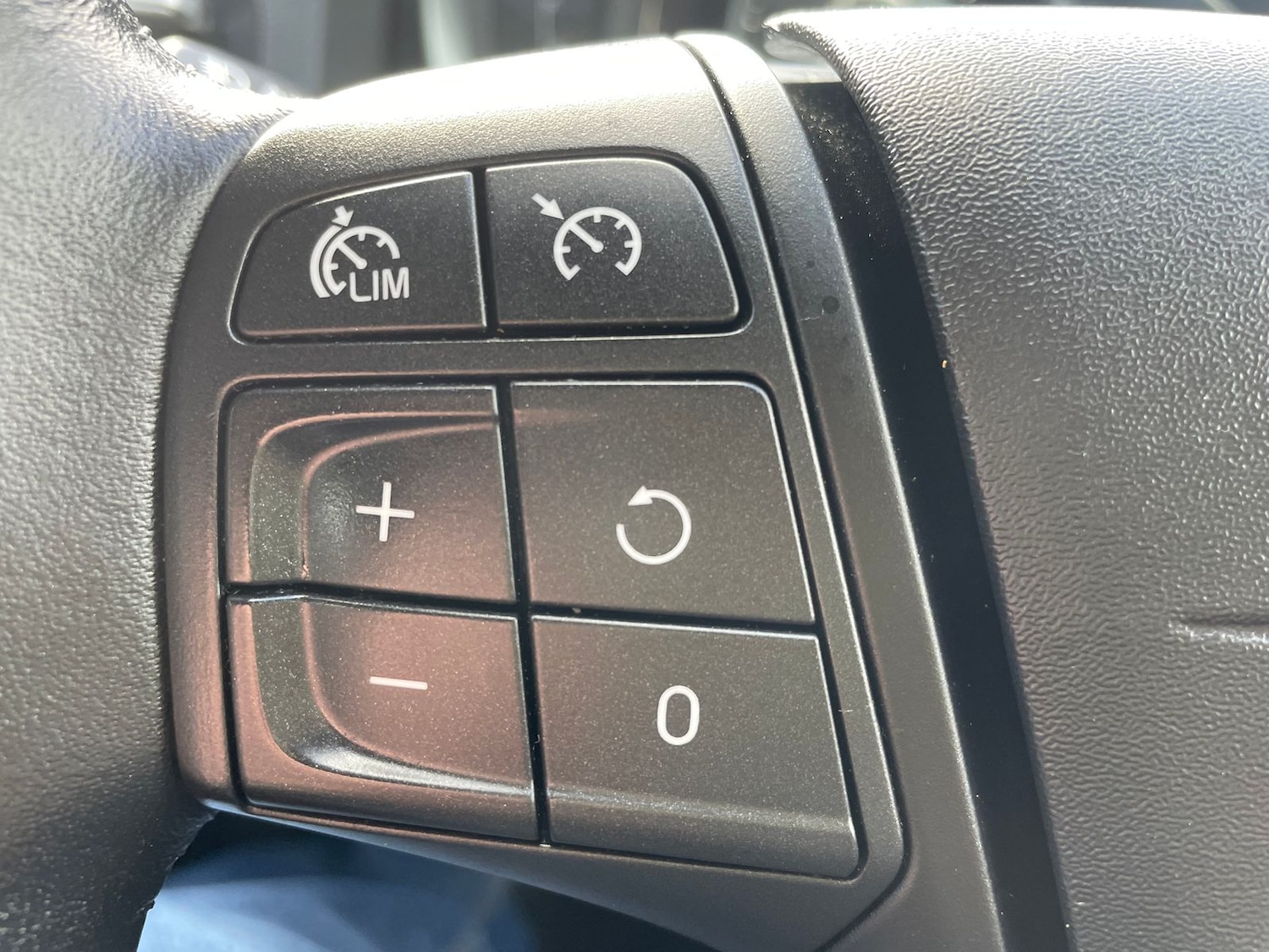 Used Volvo V60 2017 for sale - 78049915: Photo 20