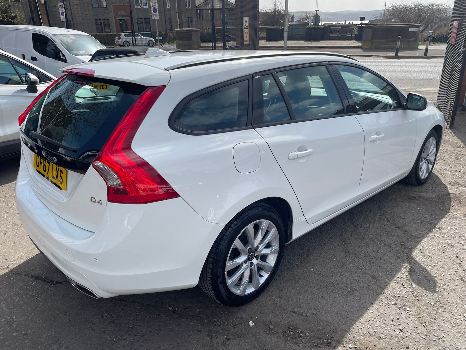 Used Volvo V60 2017 for sale - 78049915: Photo 4