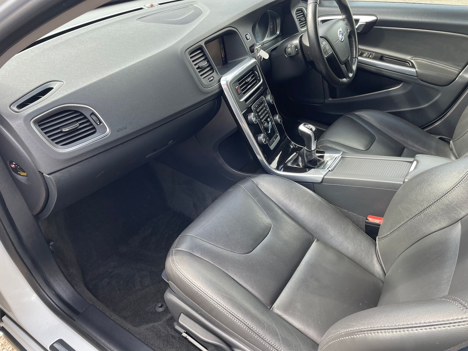 Used Volvo V60 2017 for sale - 78049915: Photo 9