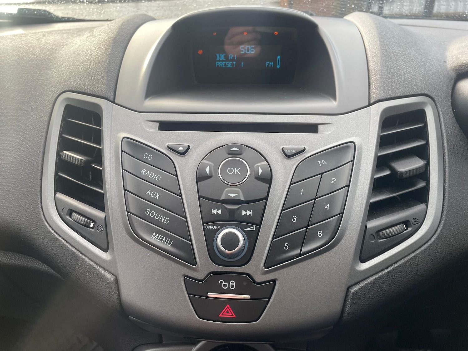 Used Ford Fiesta 2015 for sale - 77134063: Photo 11