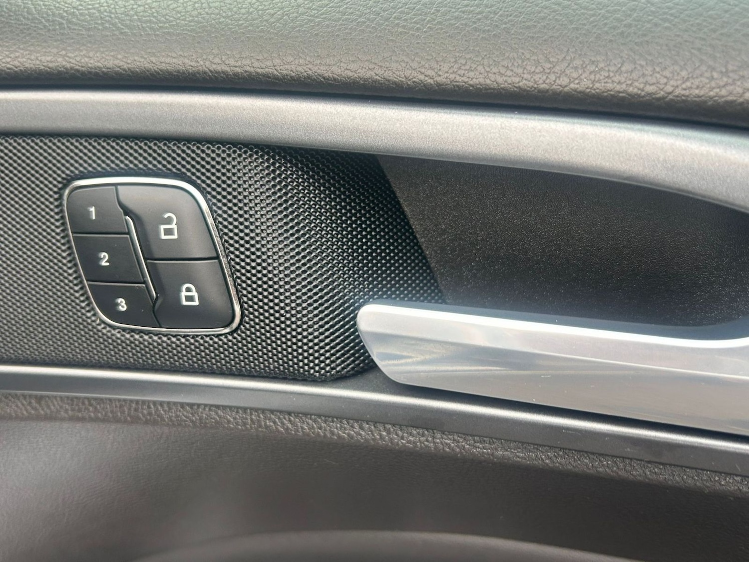 Used Ford Mondeo 2017 for sale - 76297385: Photo 14