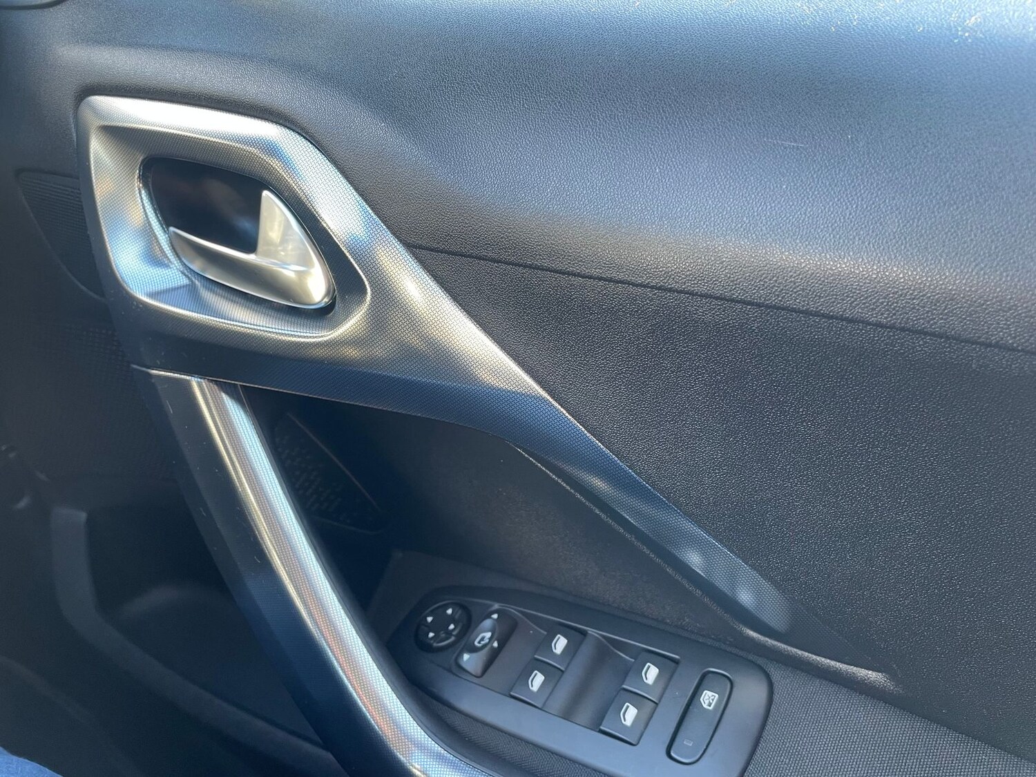 Used Peugeot 2008 2015 for sale - 77726240: Photo 23