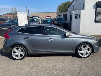 Used Volvo V40 2017 for sale - 75579844: Photo