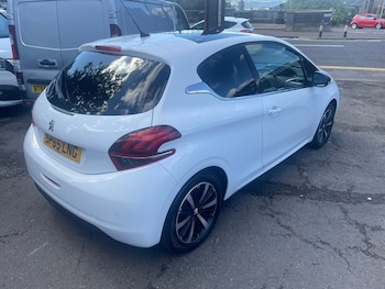 Used Peugeot 208 2015 for sale - 78962847: Photo