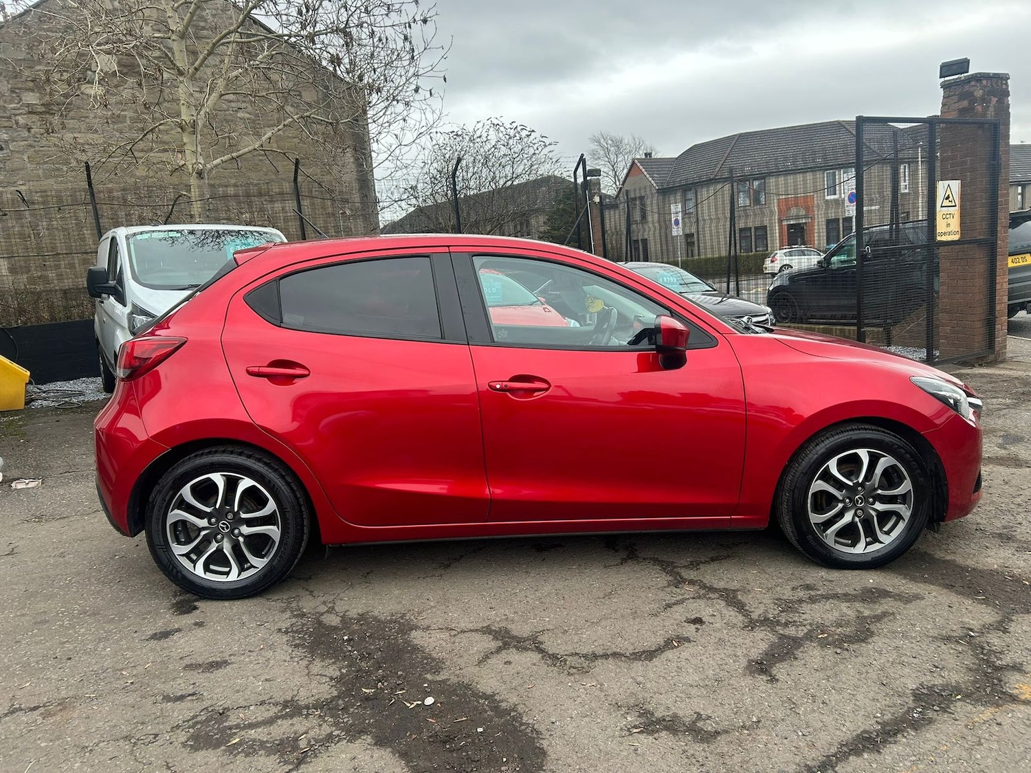 Used Mazda Mazda2 2016 for sale - 77618459: Photo 3