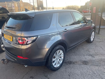Used Land Rover Discovery Sport 2015 for sale - 77075888: Photo
