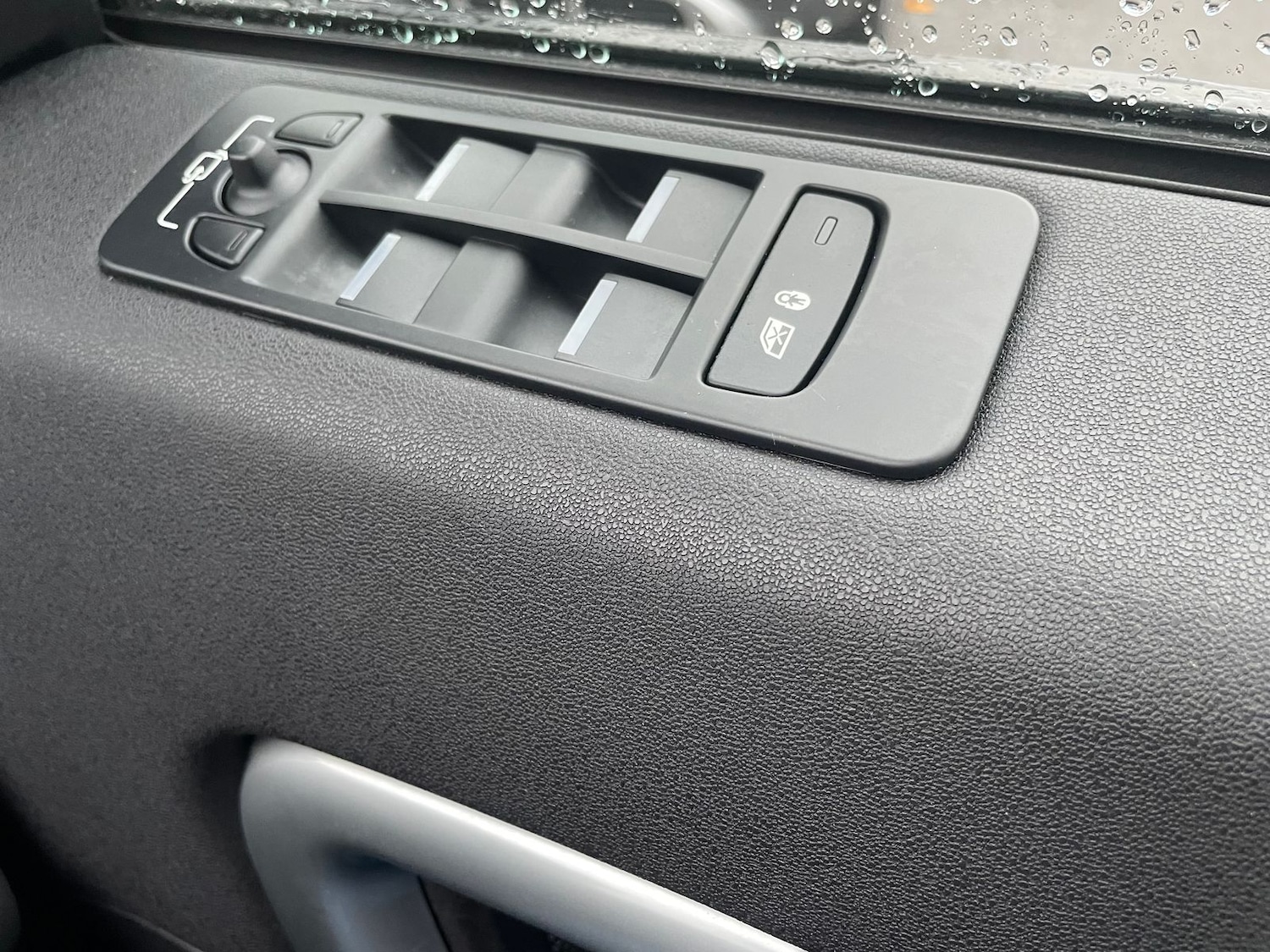 Used Land Rover Discovery Sport 2018 for sale - 76487358: Photo 25