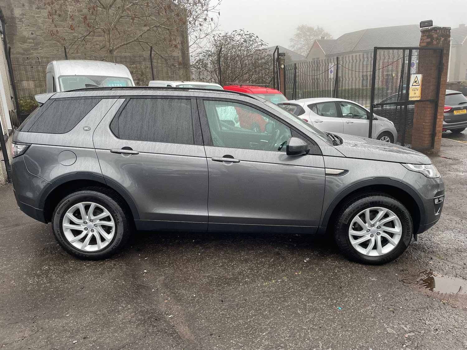 Used Land Rover Discovery Sport 2018 for sale - 76487358: Photo 3