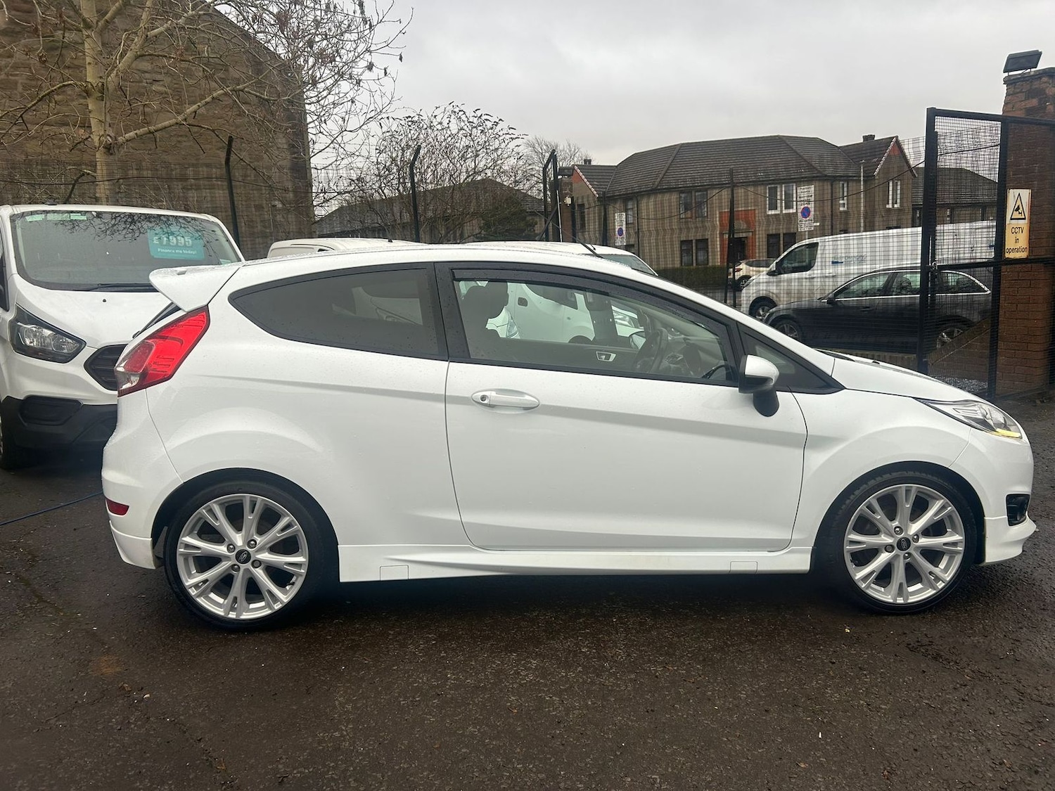 Used Ford Fiesta 2015 for sale - 77627667: Photo 4