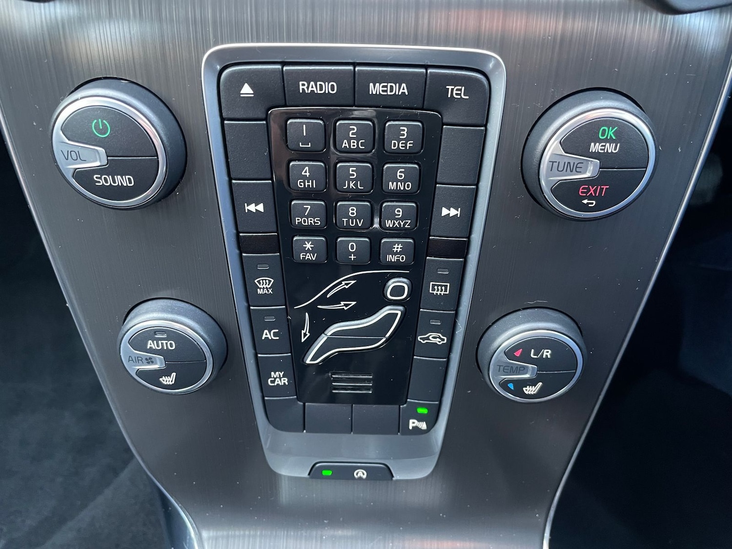 Used Volvo V40 2015 for sale - 76788405: Photo 12