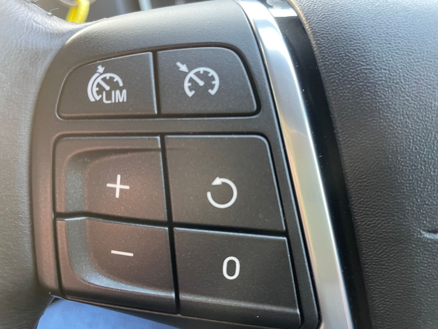 Used Volvo V40 2015 for sale - 76788405: Photo 14