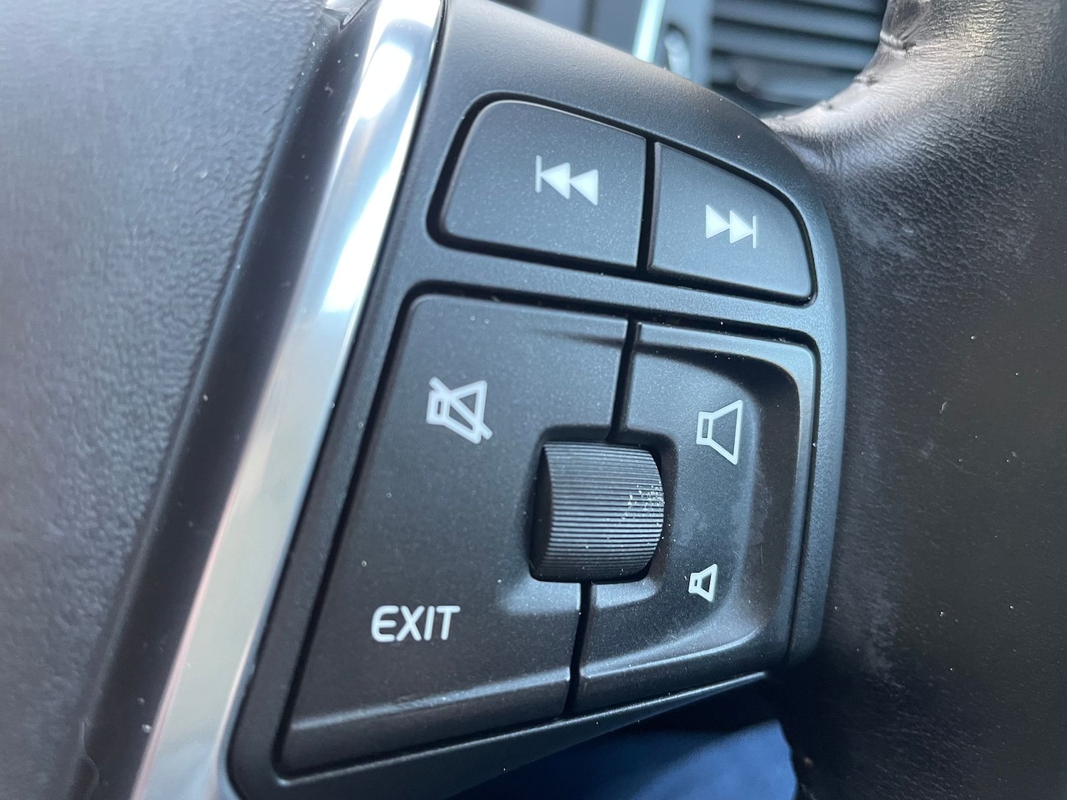 Used Volvo V40 2015 for sale - 76788405: Photo 15