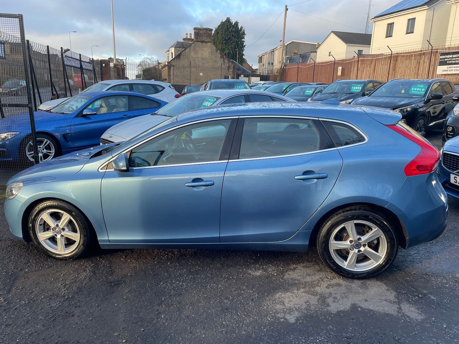 Used Volvo V40 2015 for sale - 76788405: Photo 2