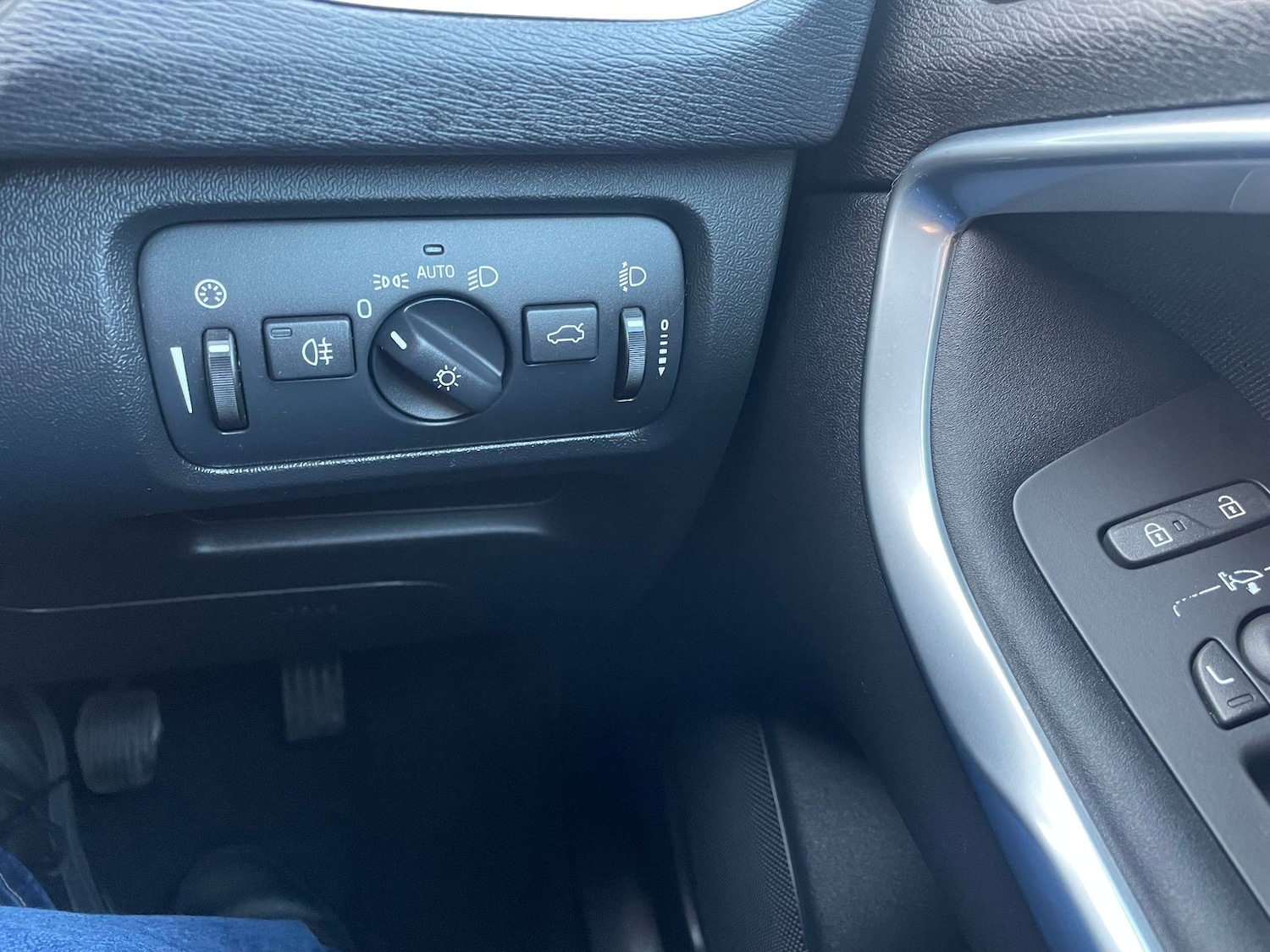 Used Volvo V40 2015 for sale - 76788405: Photo 20