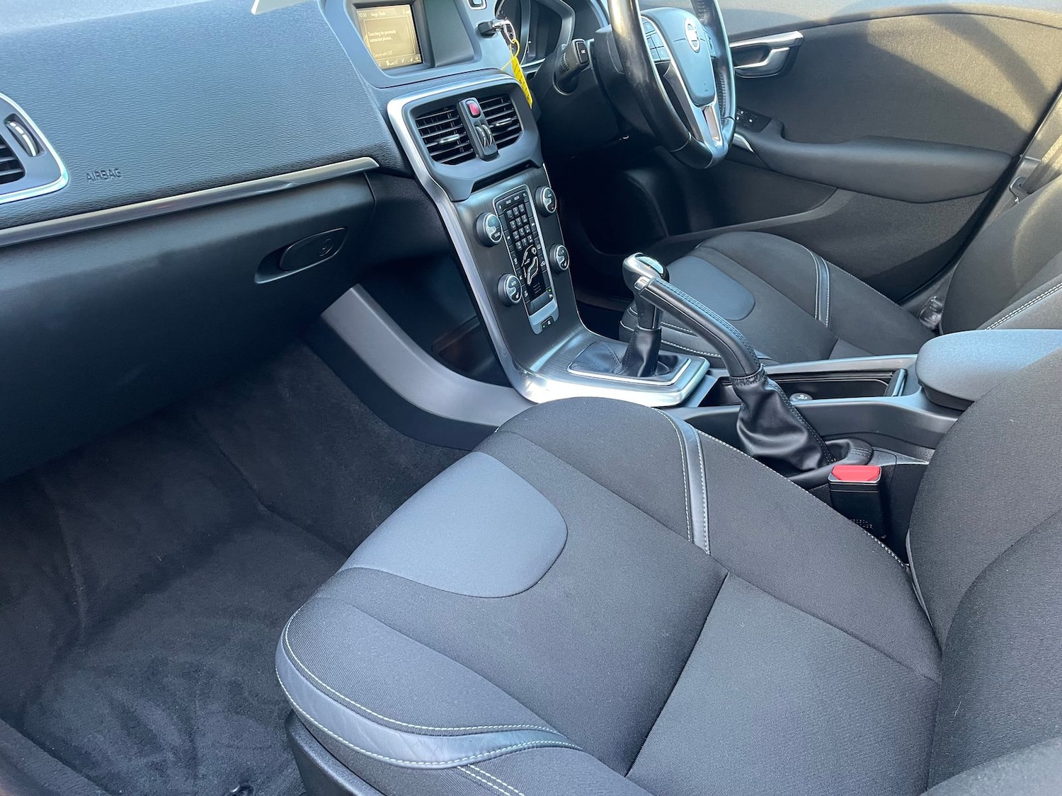 Used Volvo V40 2015 for sale - 76788405: Photo 5