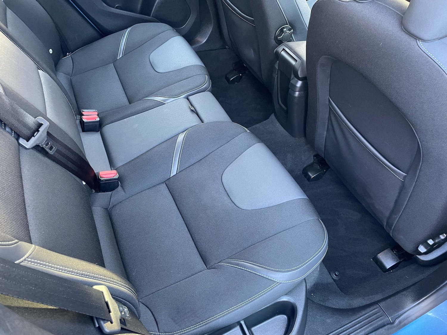 Used Volvo V40 2015 for sale - 76788405: Photo 8