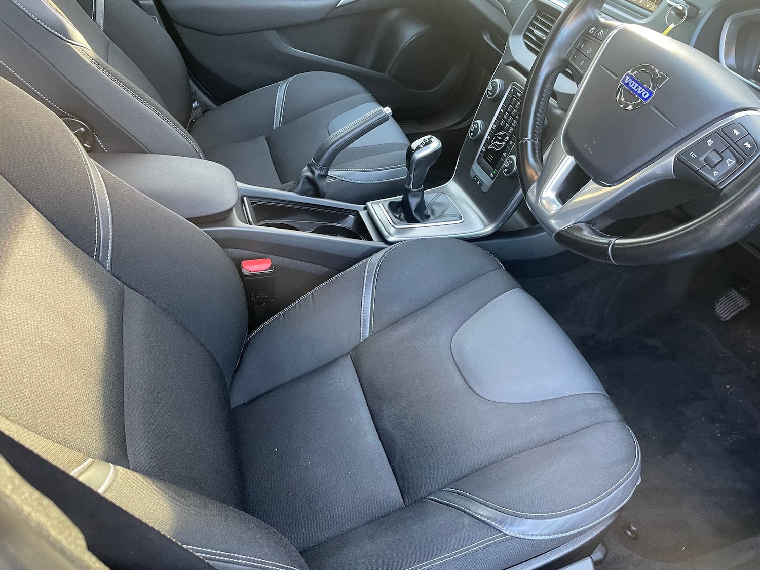 Used Volvo V40 2015 for sale - 76788405: Photo 9