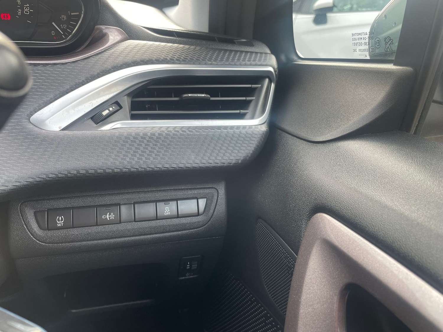 Used Peugeot 2008 2014 for sale - 77855861: Photo 23