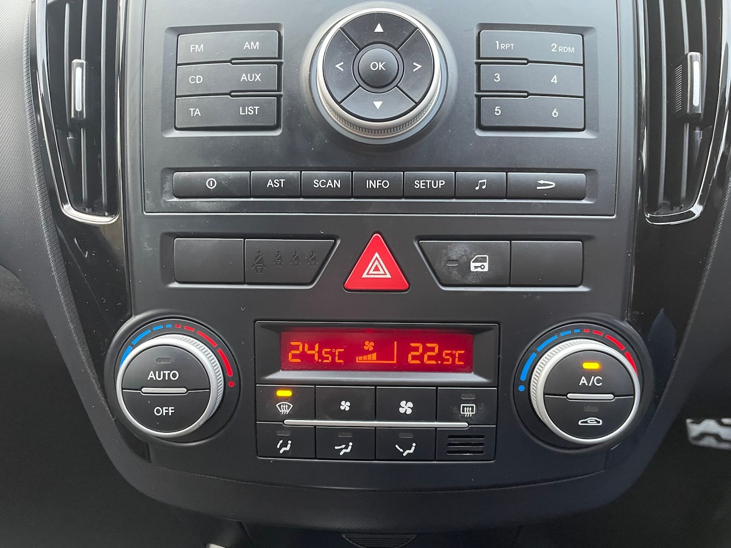 Used Kia Ceed 2012 for sale - 76795016: Photo 13