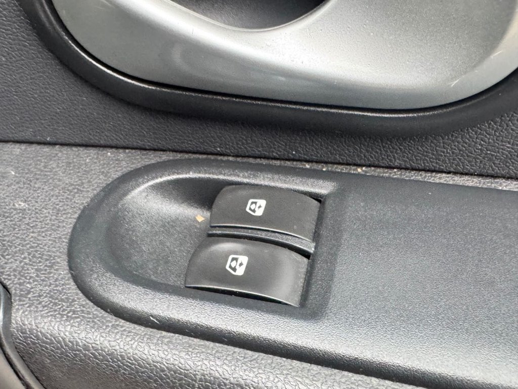 Used Renault Clio 2007 for sale - 76509492: Photo 32