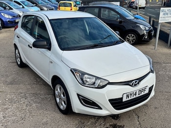 Used Hyundai i20 2014 for sale - 76118575: Photo