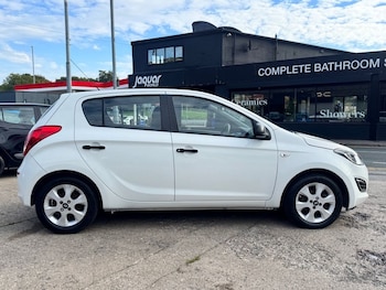 Used Hyundai i20 2014 for sale - 76118575: Photo