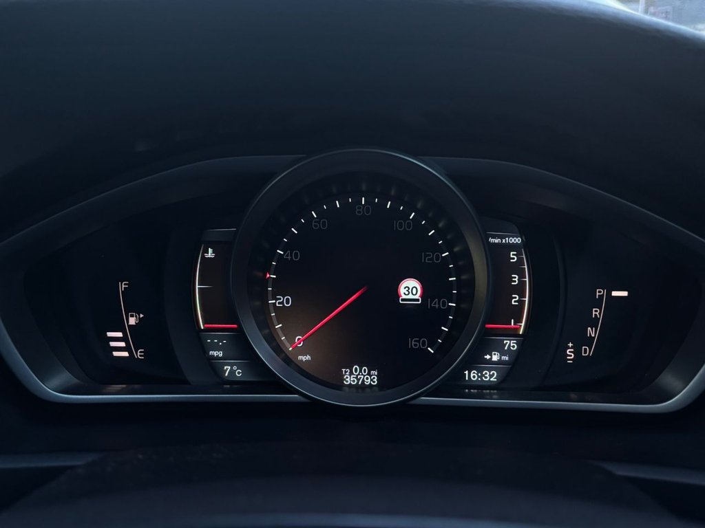 Used Volvo V40 2012 for sale - 76797544: Photo 38