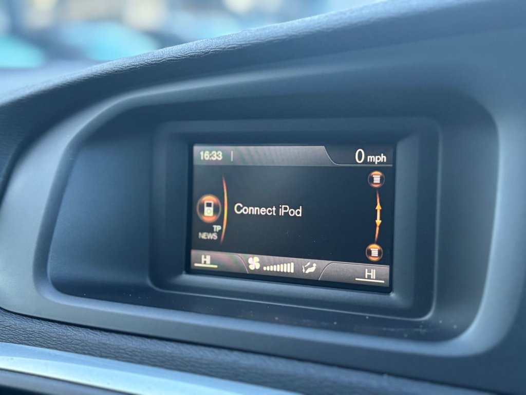 Used Volvo V40 2012 for sale - 76797544: Photo 41