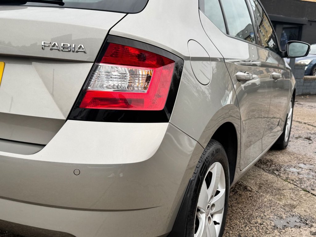 Used Skoda Fabia 2015 for sale - 76698097: Photo 6