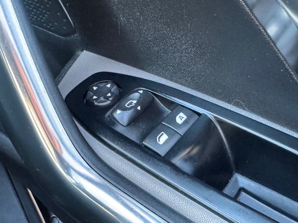 Used Peugeot 208 2013 for sale - 76698937: Photo 32