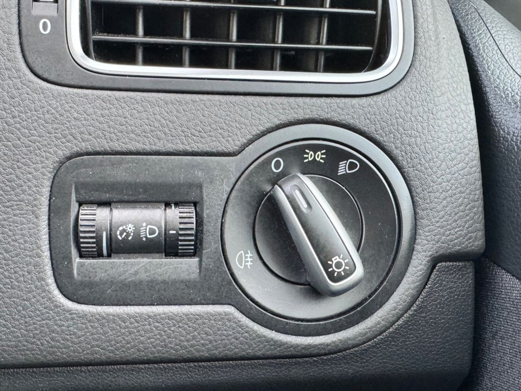 Used Volkswagen Polo 2011 for sale - 76848365: Photo 31