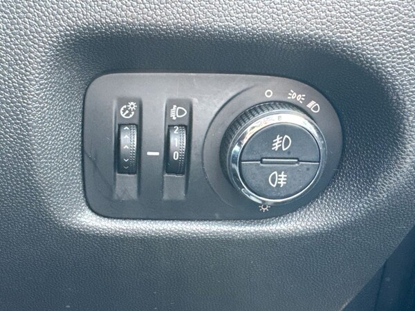 Used Vauxhall Corsa 2011 for sale - 75346697: Photo 33