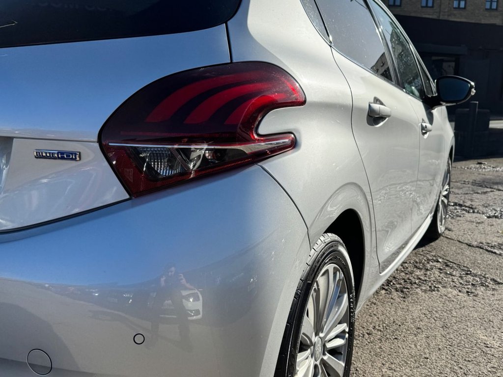 Used Peugeot 208 2016 for sale - 76395982: Photo 7