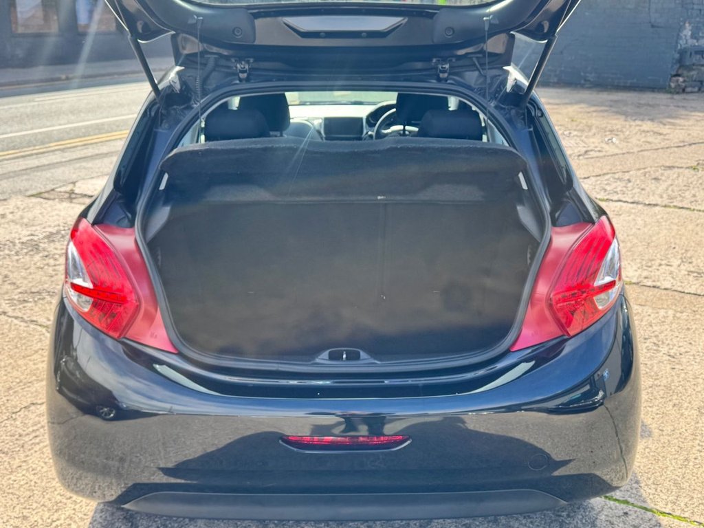 Used Peugeot 208 2015 for sale - 76376110: Photo 14