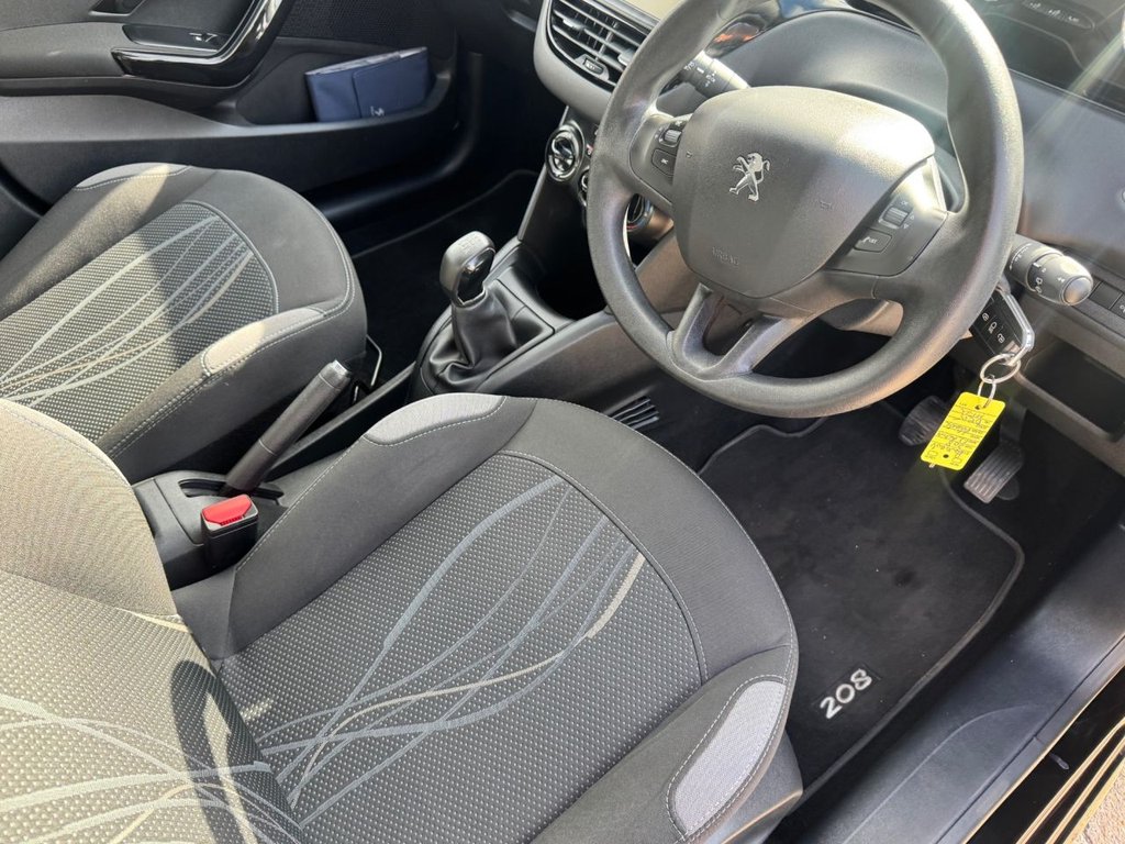 Used Peugeot 208 2015 for sale - 76376110: Photo 35