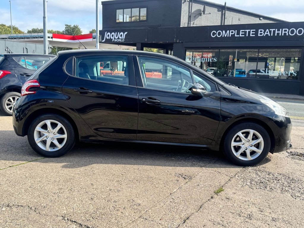 Used Peugeot 208 2015 for sale - 76376110: Photo 4